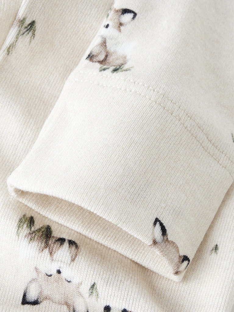 Söt baby byxa till pojke i ekologisk bomull. Gulliga leggings med små rävar från Name it. Unisex neutral bebis byxor till nyfödd.
NBMNIKU XSL LEGGING
13254453