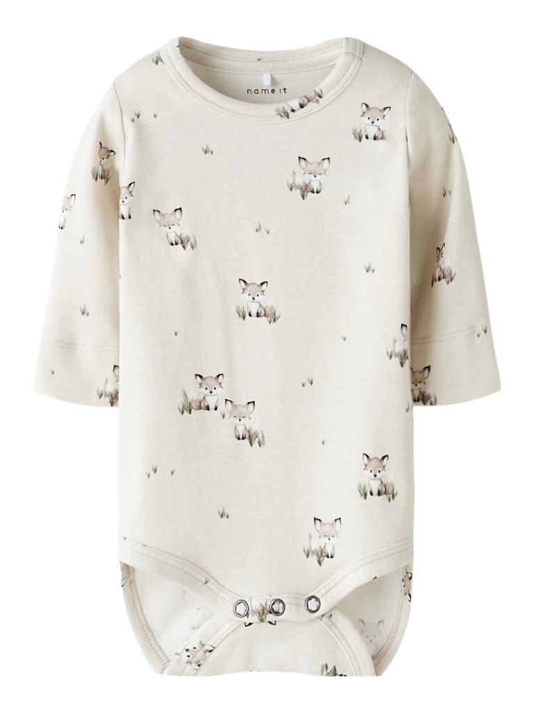 Gullig baby body med små rävar på till pojke. Ekologiska bebis kläder till din nyfödda.
NBMNIKU LS XSL BODY
13254451