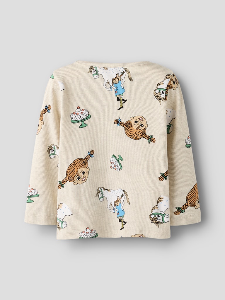 Beige Pippi tröja till flicka och pojke. Rolig lekfull långärmad t-shirt med Pippi Långstrump och Lilla Gubben. Söt tröja från Name it.
NMFSOCA PIPPI LS TOP SKY
13254863