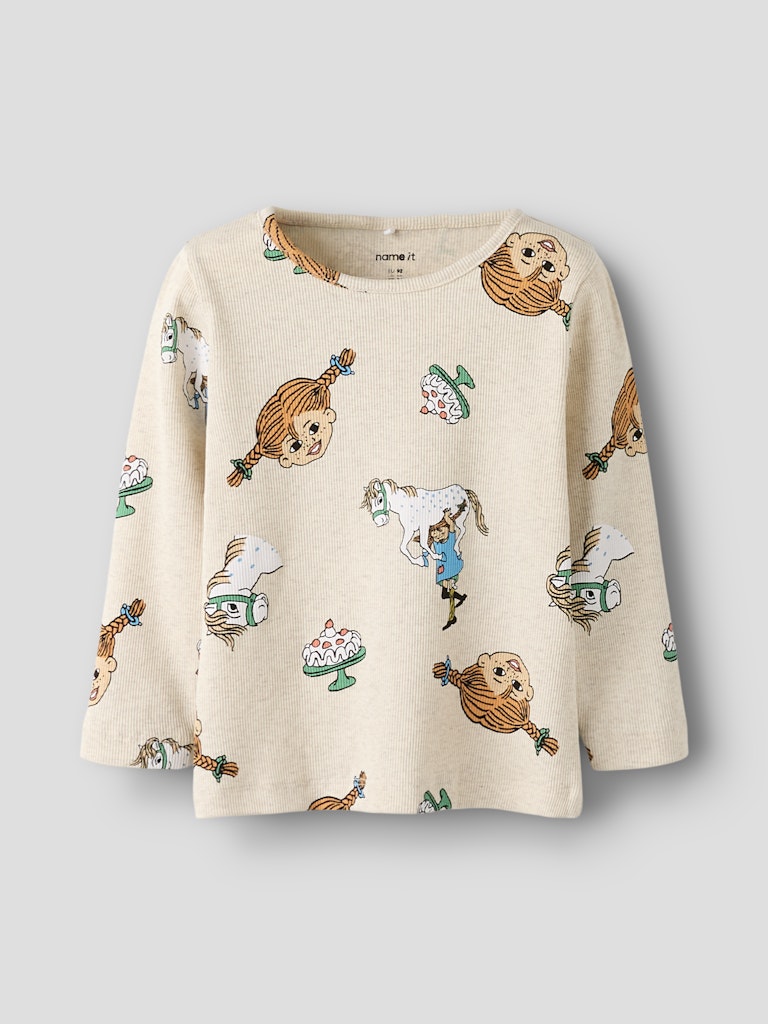 Beige Pippi tröja till flicka och pojke. Rolig lekfull långärmad t-shirt med Pippi Långstrump och Lilla Gubben. Söt tröja från Name it.
NMFSOCA PIPPI LS TOP SKY
13254863