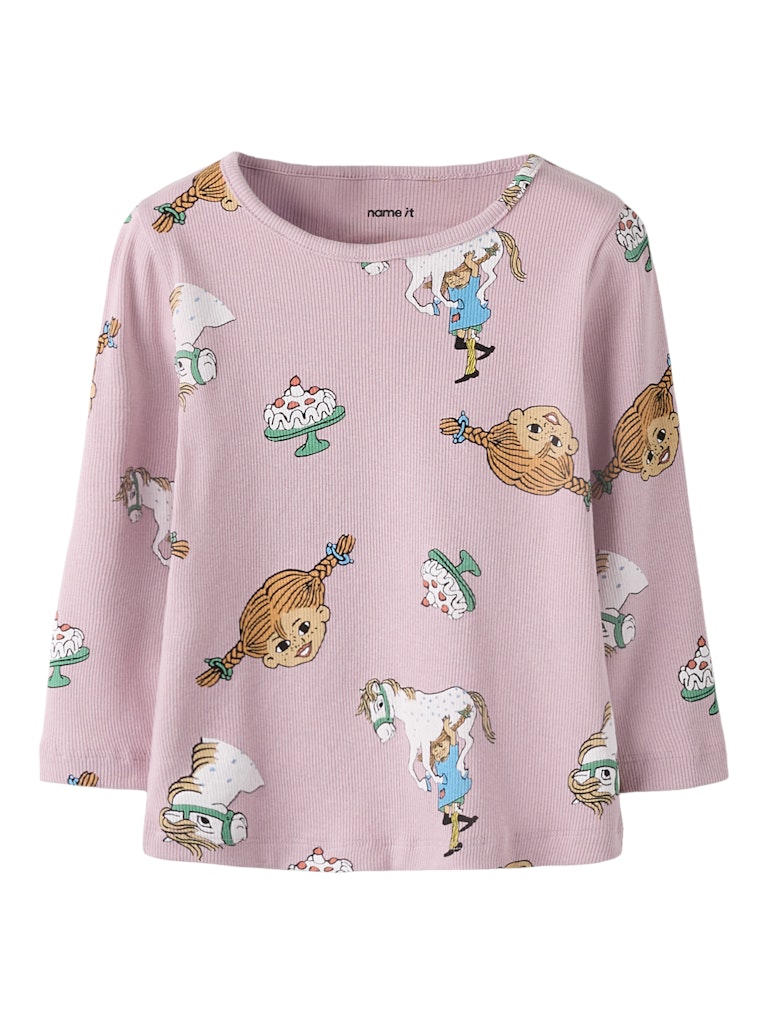 Rosa Pippi Långstrump tröja med print av Pippi och Lilla Gubben. Ribbad långärmad topp till flicka.
NMFSOCA PIPPI LS TOP LNOOS SKY
13254863