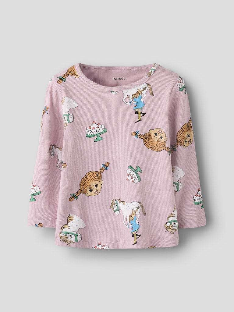 Rosa Pippi Långstrump tröja med print av Pippi och Lilla Gubben. Ribbad långärmad topp till flicka.
NMFSOCA PIPPI LS TOP LNOOS SKY
13254863