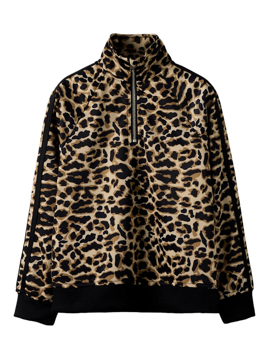 Snygg leopard mönstrad zip tröja med dragkedja i halsen till flicka. Tjej tröja i svart, beige och brunt från Name it.
NKFRONJA LS NREG TOP
13256147
