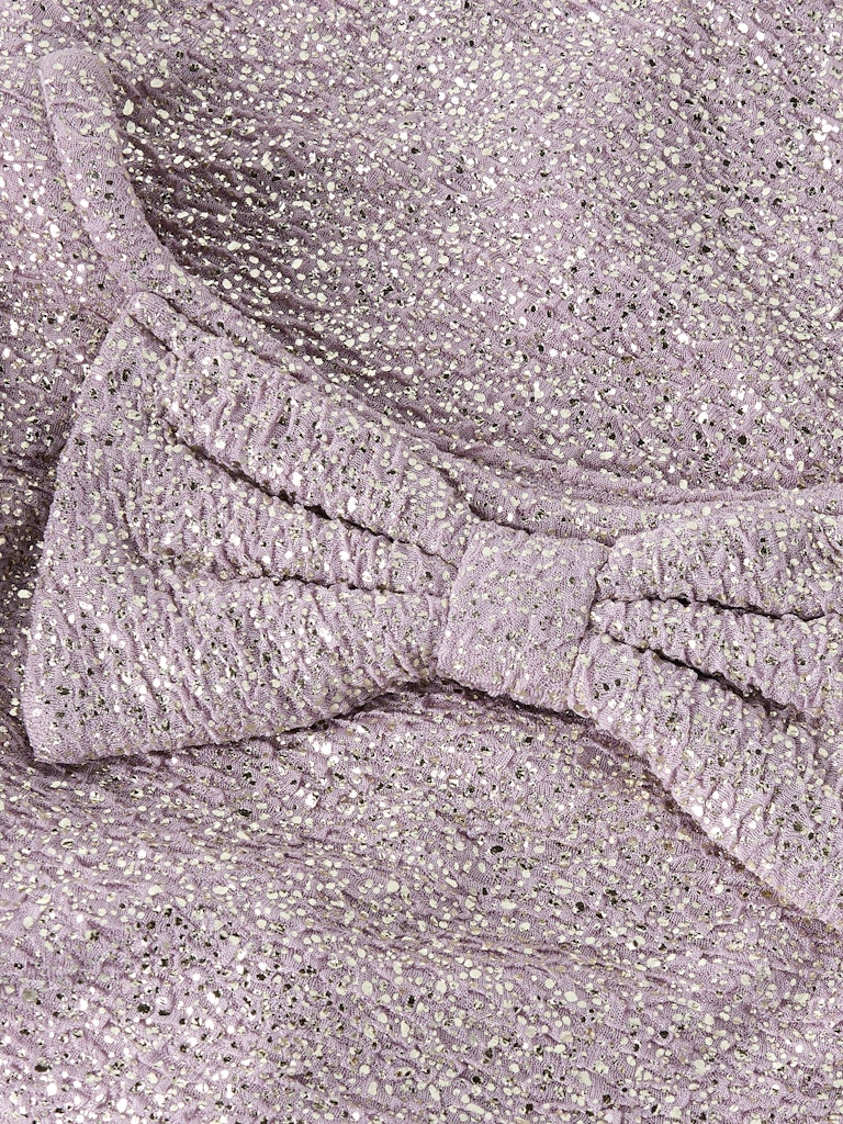 Rosa glitter topp med rosett bak i nacken. Söt festlig tröja till flicka från Name it.
NMFDITSA LS TOP
13256276