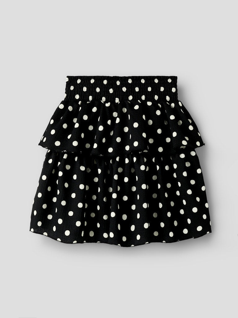 Svart volang kjol med vita prickar. Festlig fin kjol till flicka, tjej från Name it Barnkläder.
NKFSALLIE SKIRT
13259455