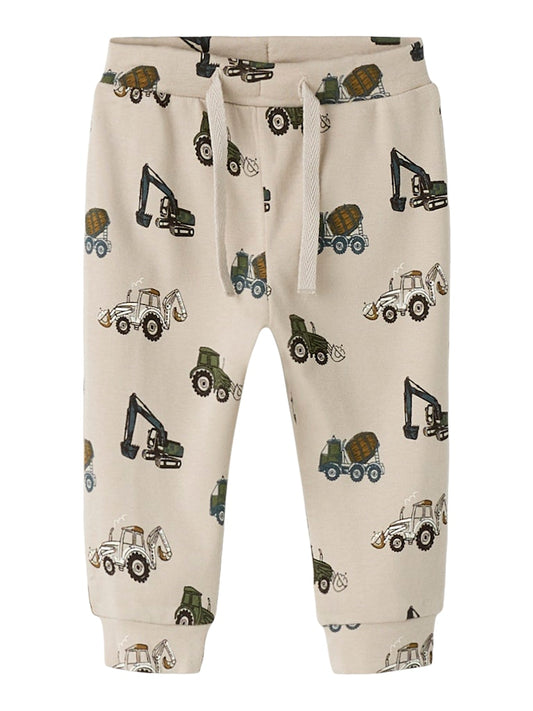 Beige baby byxa till nyfödd pojke mönstrad med traktorer och maskiner. Bebis byxor till pojke från Name it ekologiska babykläder.
NBMBASIL PANT
13259602