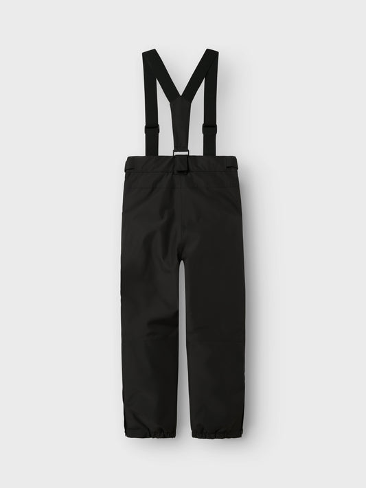 Svarta täckbyxor, termo byxa med avtagbara hängslen till flicka och pojke. Perfekt när din kille eller tjej ska leka och vara aktiv i skidbacken eller snön.
NKNSNOW10 PANT SOLID 1FO NOOS
13216444