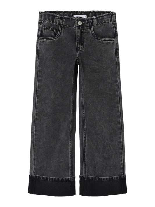 Coola jeans till din tjej, flicka i mjukaste denim som är ett slitstarkt vävt tyg som finns i flera uttryck för en unik look.

Produkttyp: jeans med bred passform
Stängning: Tryckknapp och halv mock gylfknäppning (storlek 80-110) eller krokknapp och dragkedja (storlek 116-164), hakknapp och dragkedja gylf
Fickor: Bakfickor, Framfickor
Bendetaljer: Uppvikbara få