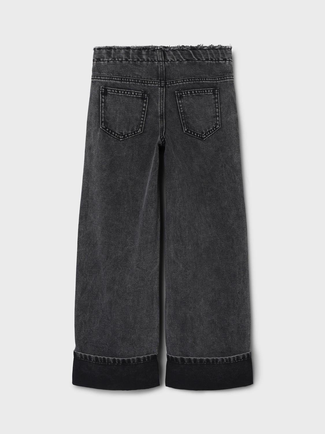 Coola jeans till din tjej, flicka i mjukaste denim som är ett slitstarkt vävt tyg som finns i flera uttryck för en unik look.

Produkttyp: jeans med bred passform
Stängning: Tryckknapp och halv mock gylfknäppning (storlek 80-110) eller krokknapp och dragkedja (storlek 116-164), hakknapp och dragkedja gylf
Fickor: Bakfickor, Framfickor
Bendetaljer: Uppvikbara få