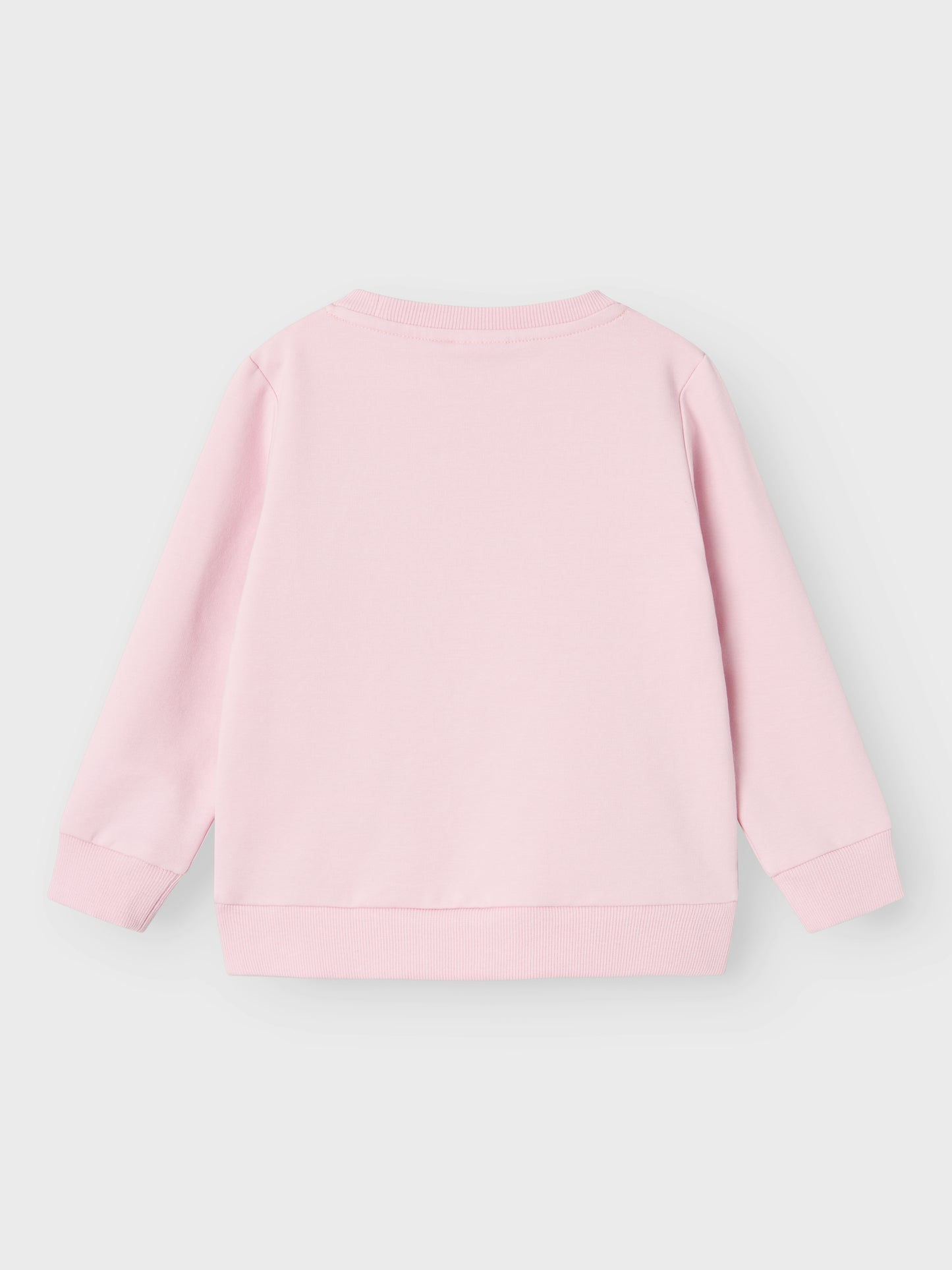 Söt enfärgad rosa sweatshirt tröja med stora rosetter till flicka, tjej.
Välkommen bekväma och coola sweatshirts till ditt barns garderob och skapa en trendig och avslappnad look. Borstad sweatshirt i ekologisk bomull har en mjuk insida för en bekväm känsla till ditt barn.

Produkttyp: Sweatshirts
Hals: Rund hals
Ärm: Långa ärmar
Muddar: Ribbstickade muddar
Extra detaljer : Bowdetalj, 3D-detalj
Passform: Normal passform