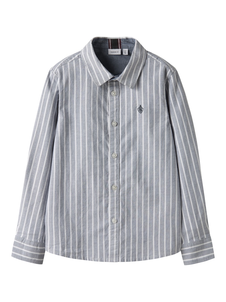 Klassisk randig blå skjorta till pojke. Finskjorta i ekologisk bomull från Name it till liten kille.
NMMREKID SHIRT
13222842