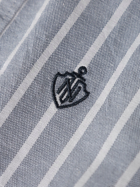 Klassisk randig blå skjorta till pojke. Finskjorta i ekologisk bomull från Name it till liten kille.
NMMREKID SHIRT
13222842