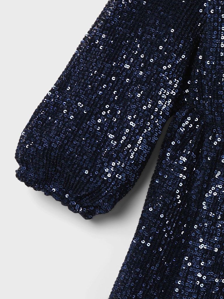 Svart långärmad paljett klänning till flicka. Festlig jul och nyårs klänning till tjej, paljettklänning från Name it.
NKFRANTELLA LS DRESS
13222691