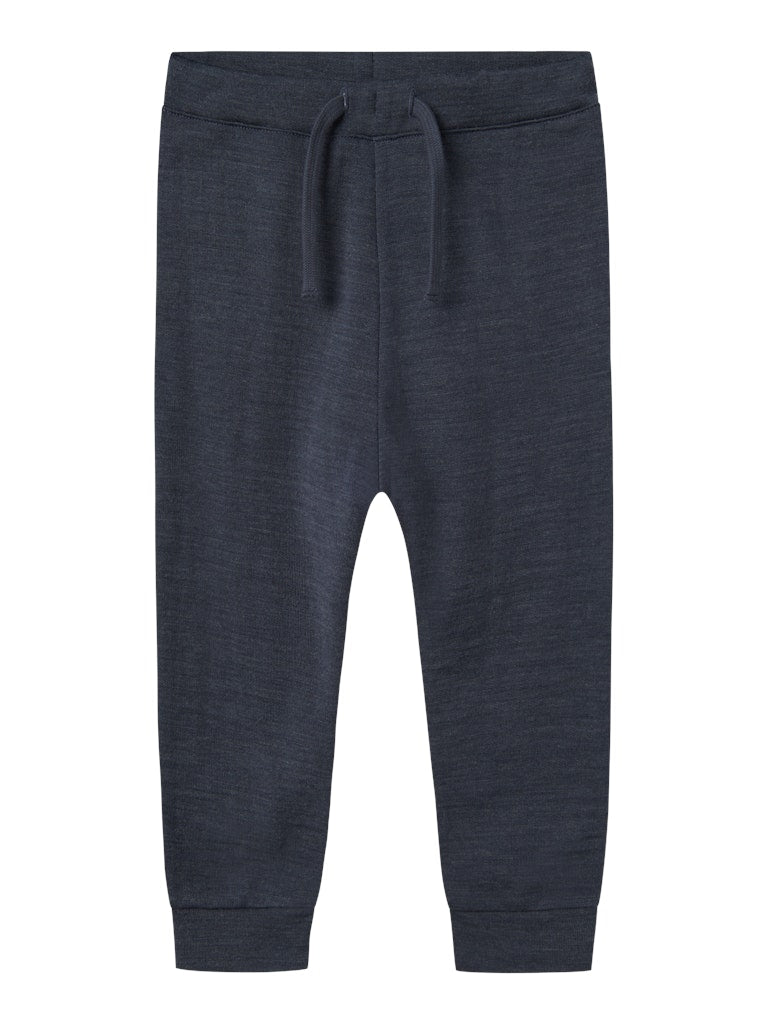 Blå underställs byxa i merino ull. Varm, lite tjockare mys byxor till pojke, perfekt som lager2 eller som vanlig joggers på förskolan.
NMMWESSO WOOL SWE PANT
13229041 