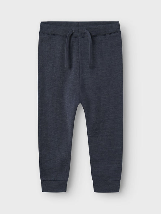 Blå underställs byxa i merino ull. Varm, lite tjockare mys byxor till pojke, perfekt som lager2 eller som vanlig joggers på förskolan.
NMMWESSO WOOL SWE PANT
13229041 