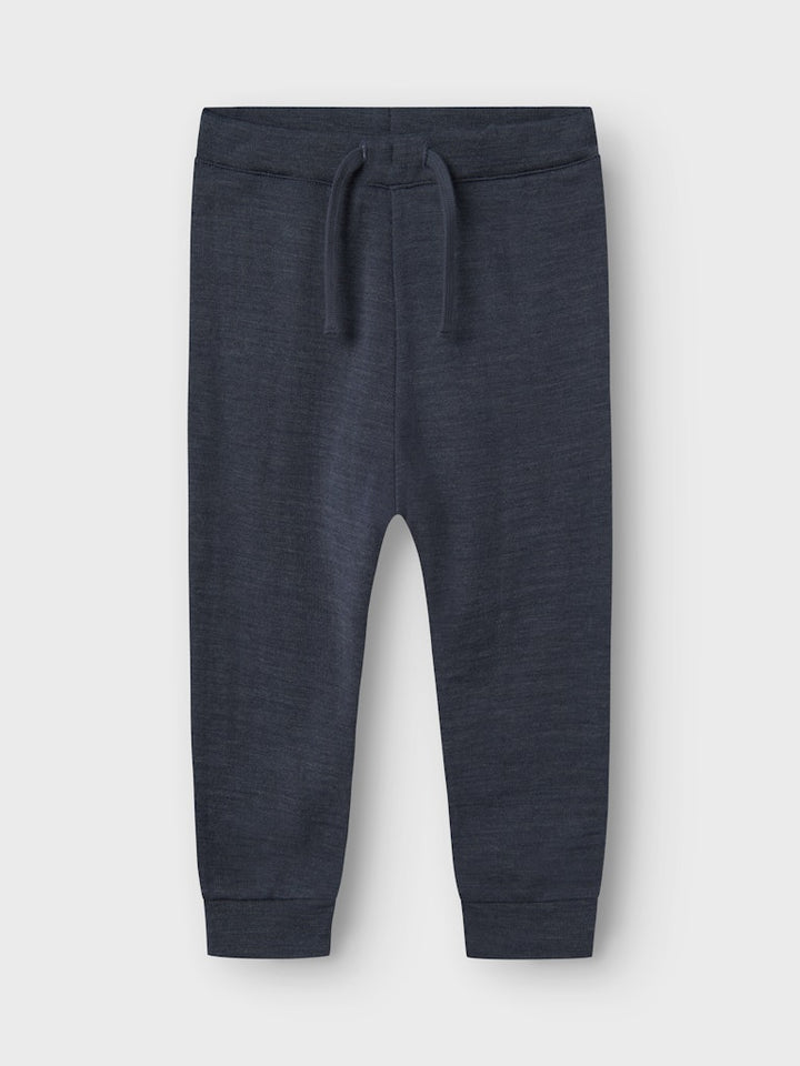 Blå underställs byxa i merino ull. Varm, lite tjockare mys byxor till pojke, perfekt som lager2 eller som vanlig joggers på förskolan.
NMMWESSO WOOL SWE PANT
13229041 