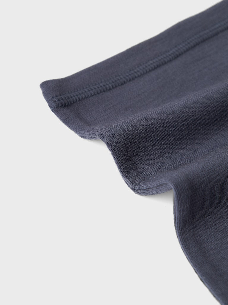 Blå tub scarves i merino ull till pojke och flicka. Halsduk till barn och ungdom kille i skön merinoull från Name it. 
NKMWILLTO WOOL TUBE SCARF
13229090