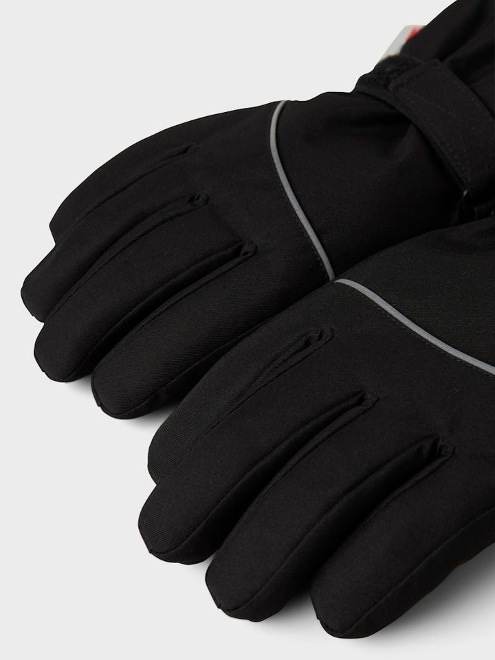 Vattentäta vinter handskar till barn. Varma vantar till flicka och pojke.
NKNSLOPE10 GLOVES SKI EDITION FO NOOS
13233452