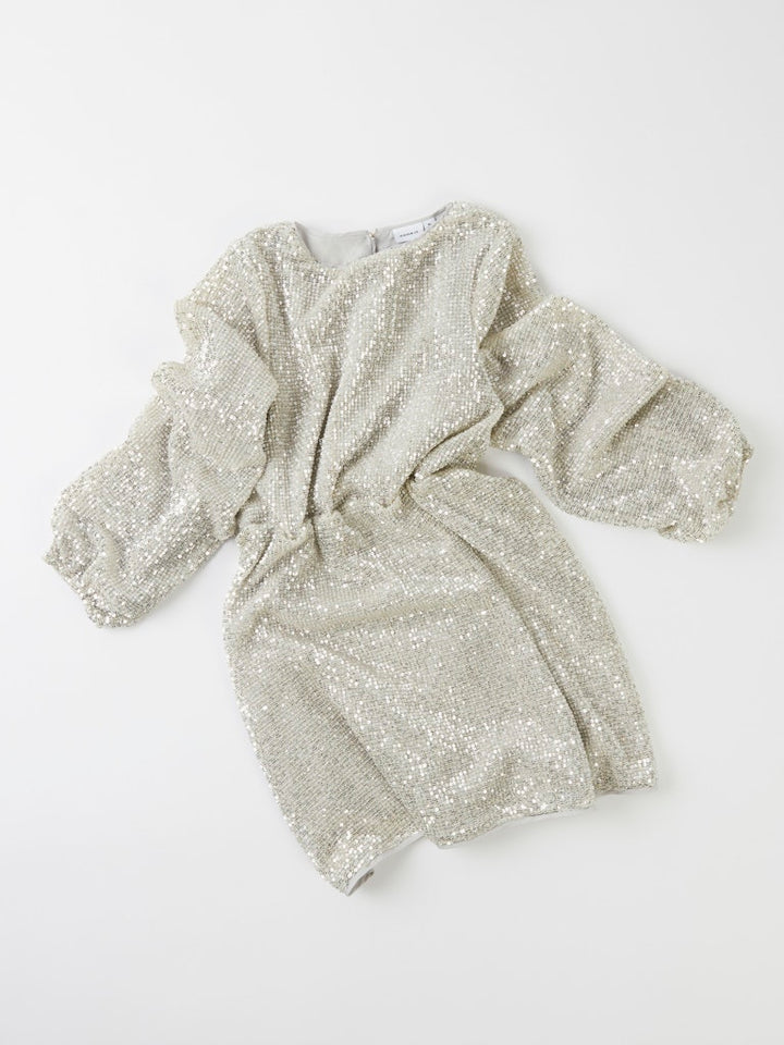 Silver klänning, långärmad paljett klänning till flicka. Snygg fest klänning till tjej från Name it. Mjuk och skön.
NKFRANTELLA LS DRESS
13222691