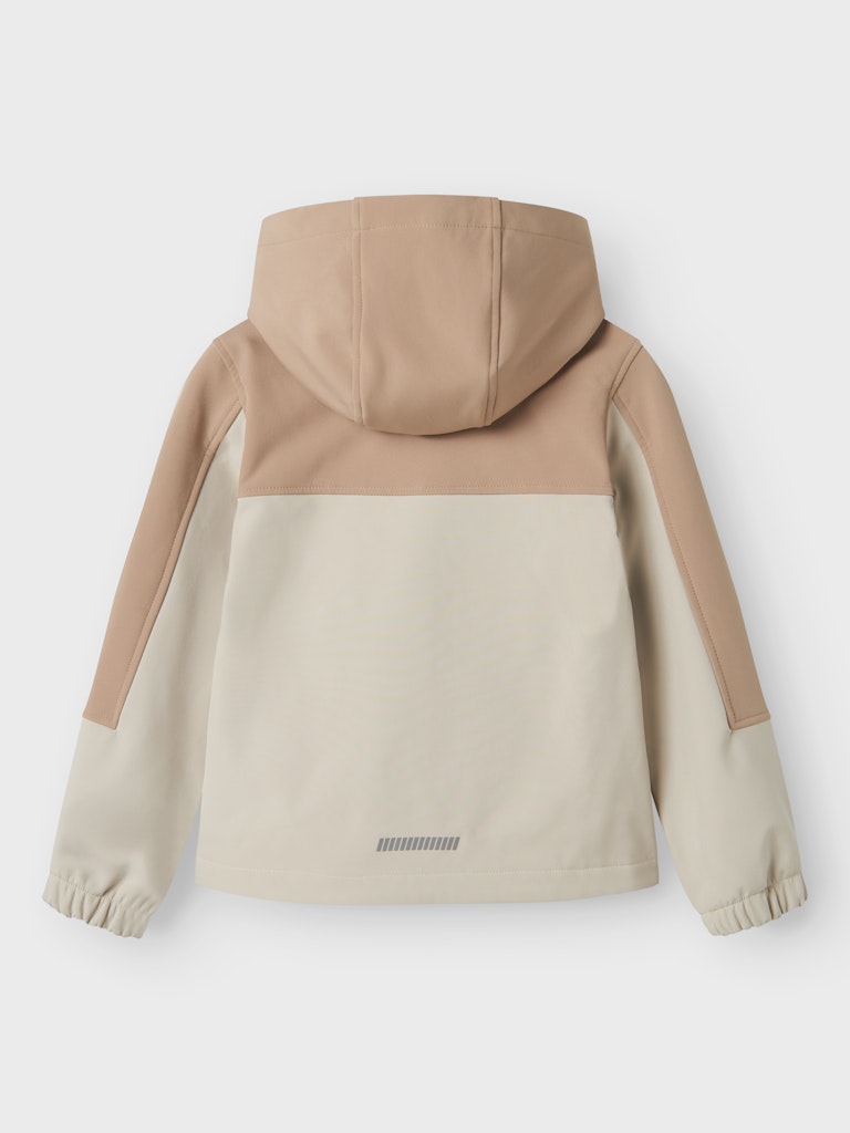 Beige snygg softshell jacka till pojke och flicka. Vattentät höst jacka från Name it. Sportig jacka.
NKNALFA08 SOFTSHELL JACKET BLOCK FO
13241287
