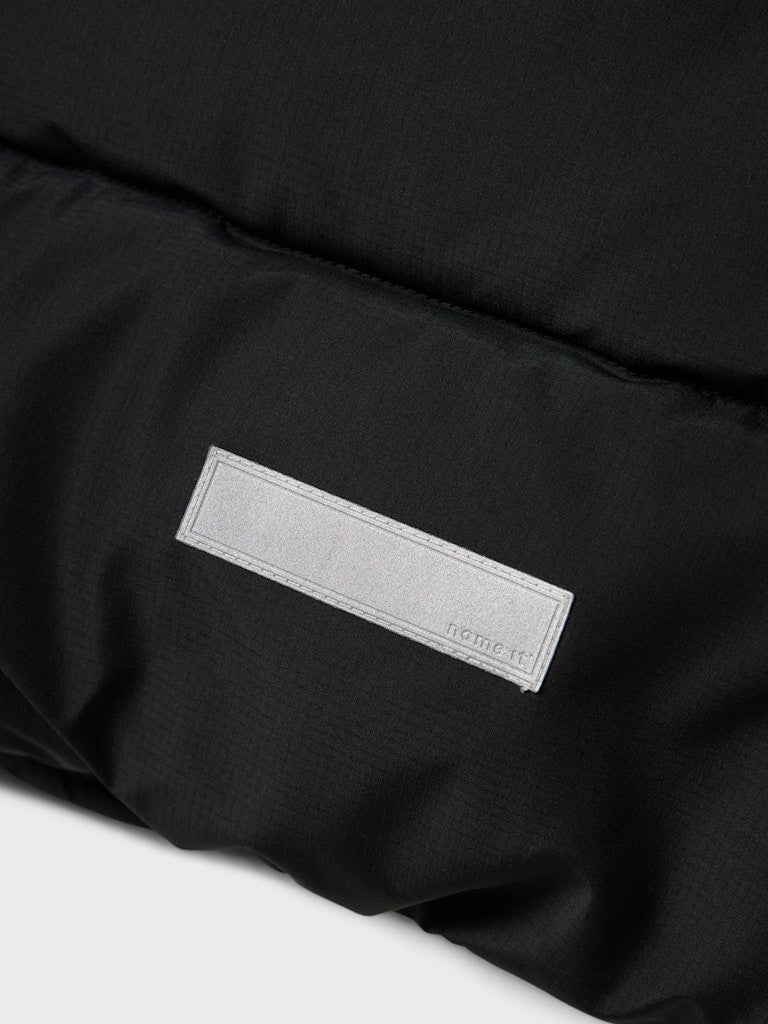 Cool täck väst i kort modell. Snygg värmande väst till tjej och flicka.
NKFMOLE VEST PB
13241675