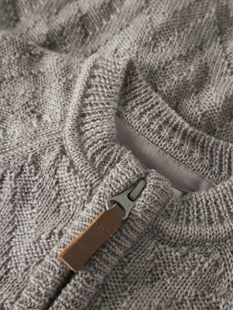 Beige stickad baby overall till flicka och pojke. Ull overall i merino ull till bebis. Neutral, unisex overall.
NBNWRUNI WOOL LS KNIT SUIT
13228891