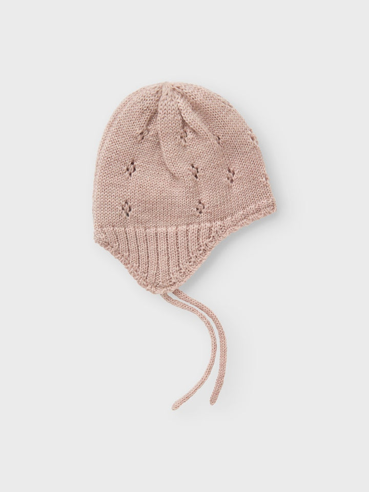Rosa stickad baby mössa till flicka med stor rosett på ena sidan. Hjälm vinter mössa till bebis.
NBFWRILLA BOW WOOL KNIT HAT
13242112