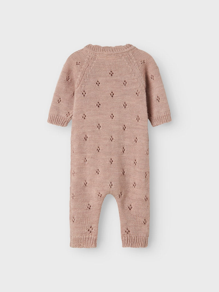 Rosa stickad baby overall till bebis flicka. Söt och gullig ulloverall.
NBFWRILLA WOOL LS KNIT SUIT
13228391