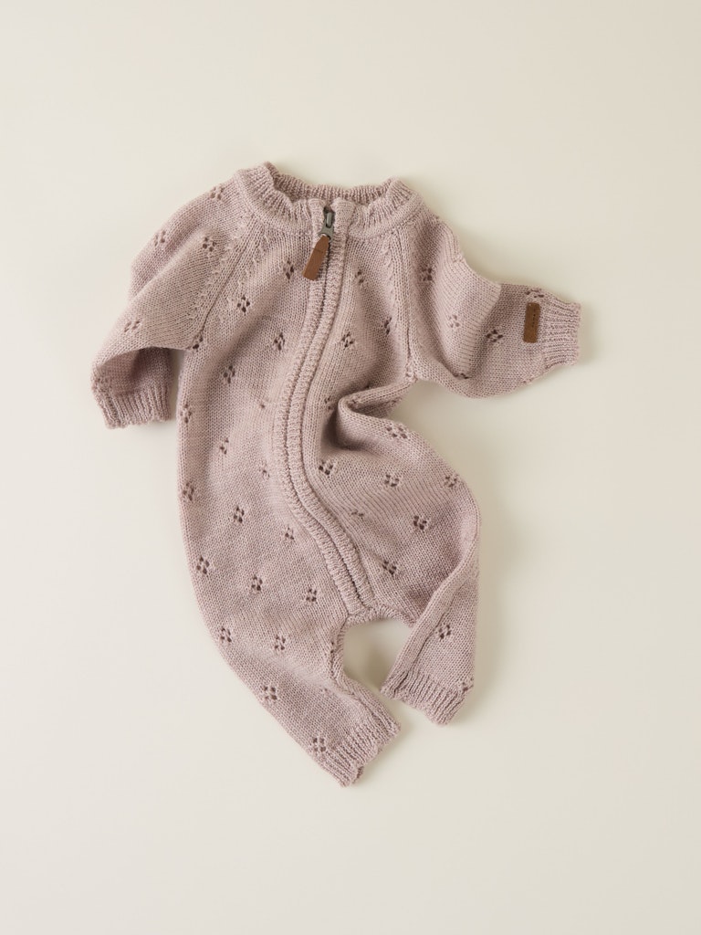 Rosa stickad baby overall till bebis flicka. Söt och gullig ulloverall.
NBFWRILLA WOOL LS KNIT SUIT
13228391
