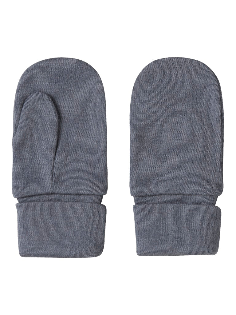 Tunn blå ull vante till pojke. Barn vantar med tumme i merino ull från Name it.
NMMWILLIT WOOL MITTENS W/THUMB
13229046
