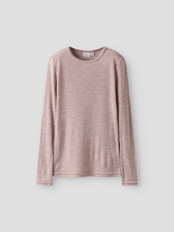Rosa ull tröja till flicka. Merinoull när den är som bäst. Underställ till tjej från Name it. Barnkläder ull underställströja.
NKNWAX WOOL RIB LS TOP
13242139