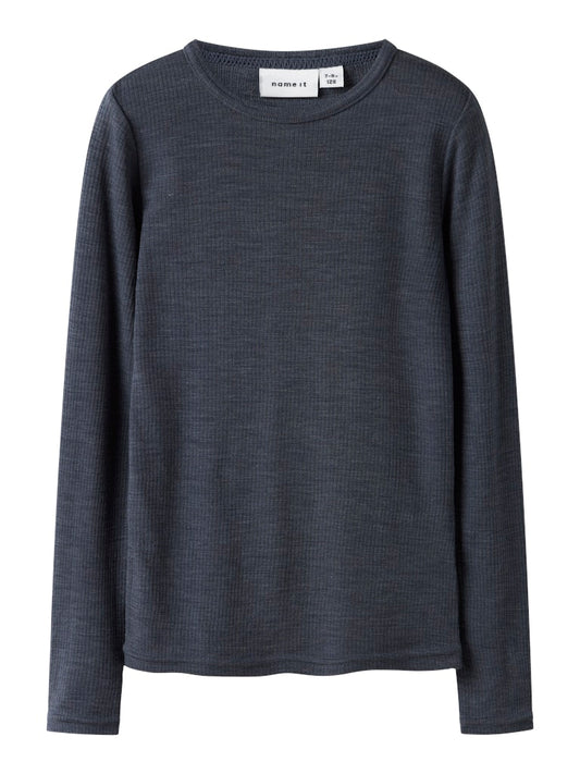 Blå ull tröja till pojke och flicka. Merinoull när den är som bäst. Underställ till tjej och kille från Name it. Barnkläder ull underställströja.
NKNWAX WOOL RIB LS TOP
13242139