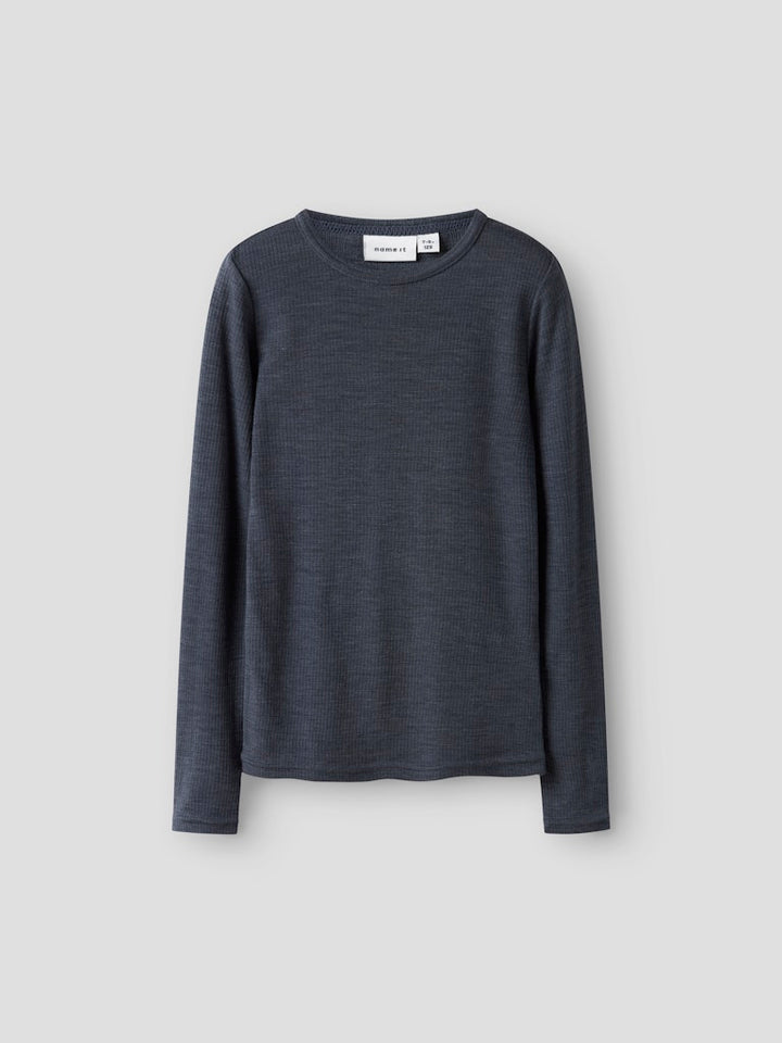 Blå ull tröja till pojke och flicka. Merinoull när den är som bäst. Underställ till tjej och kille från Name it. Barnkläder ull underställströja.
NKNWAX WOOL RIB LS TOP
13242139