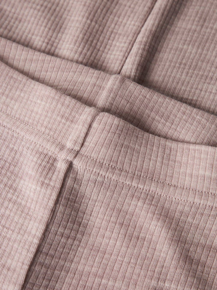 Rosa långkalsonger till flicka. Underställ byxor i merinoull från Name it. Ull leggings till tjej, Ullkläder till barn.
NKNWAX WOOL RIB LEGGINGS
13242138