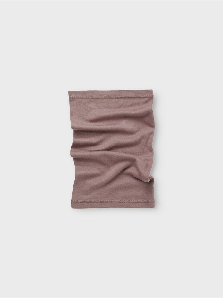 Rosa tub scarves i merino ull till flicka. Halsduk till barn och ungdom tjej i skön merinoull underställ från Name it. 
NKFWILLTO WOOL TUBE SCARF
13228545