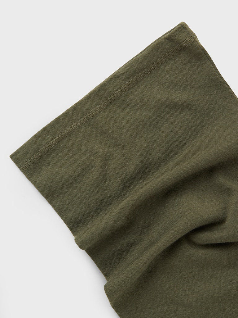 Grön tub scarves i merino ull till pojke och flicka. Halsduk till ungdom tjej och kille barn i skön merinoull från Name it. 
NKMWILLTO WOOL TUBE SCARF
13229090