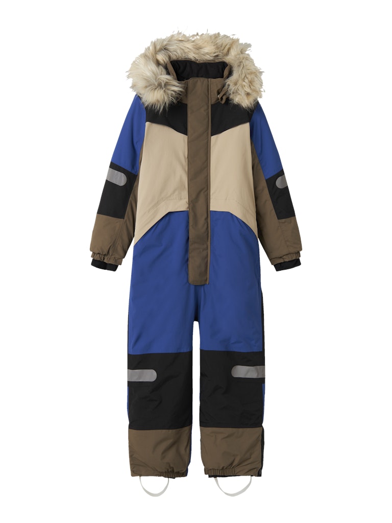 Blå och beige vinter overall till pojke. Barn overall, vinter kläder till kille, härligt blockfärgad riktigt varm overall från Nameit.
NMNSTORM12 SKI SUIT BLOCK FO
13230577