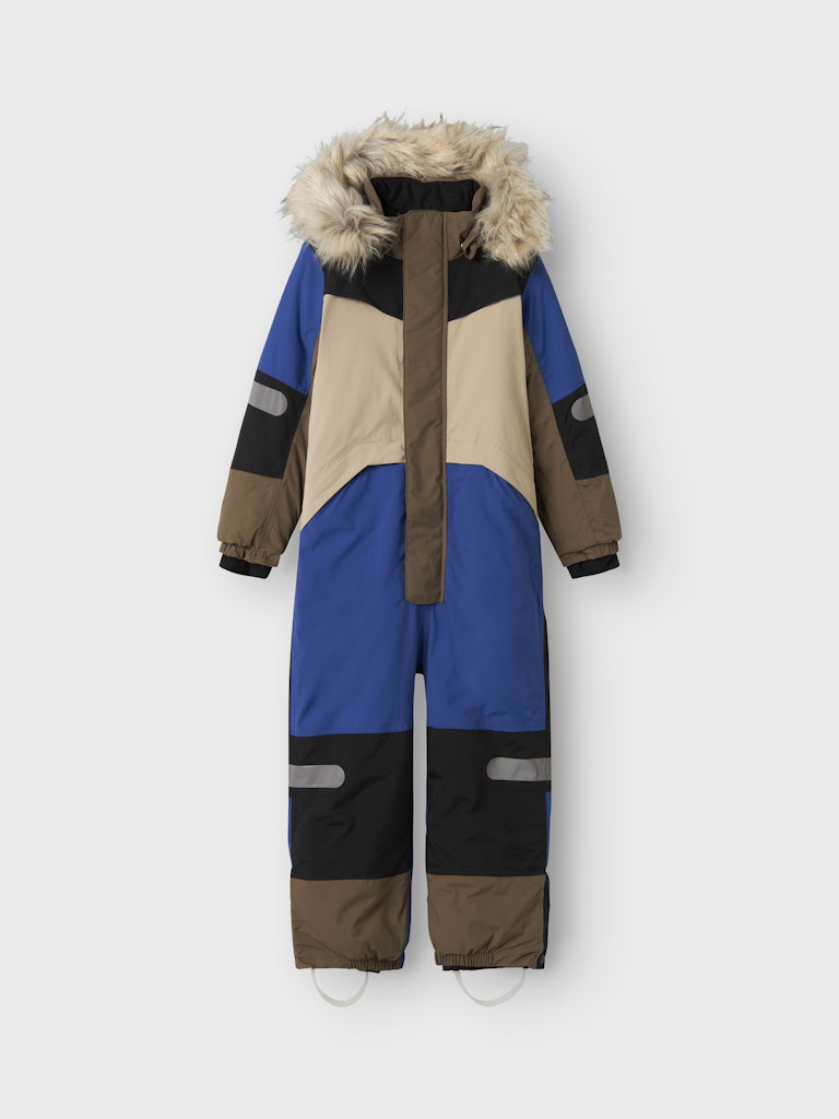 Blå och beige vinter overall till pojke. Barn overall, vinter kläder till kille, härligt blockfärgad riktigt varm overall från Nameit.
NMNSTORM12 SKI SUIT BLOCK FO
13230577