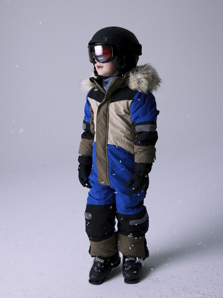 Blå och beige vinter overall till pojke. Barn overall, vinter kläder till kille, härligt blockfärgad riktigt varm overall från Nameit.
NMNSTORM12 SKI SUIT BLOCK FO
13230577