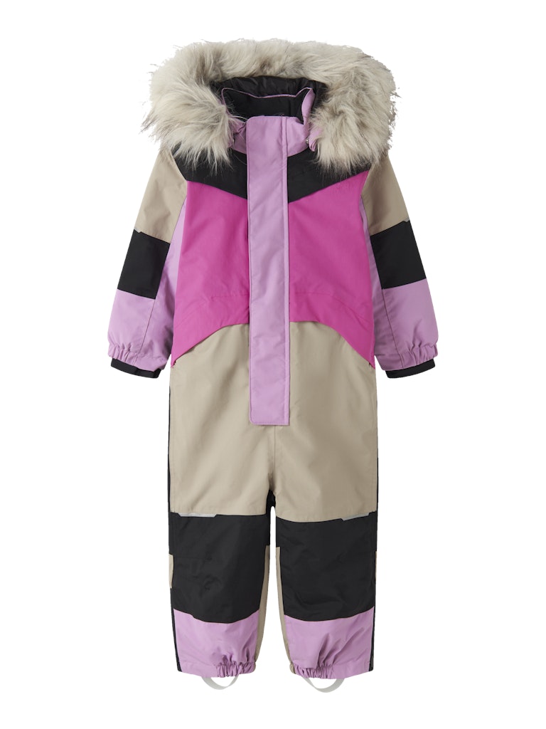 Rosa och beige vinter overall till flicka. Barn overall, vinter kläder till tjej, härligt blockfärgad riktigt varm overall från Nameit.
NMNSTORM12 SKI SUIT BLOCK FO
13230577