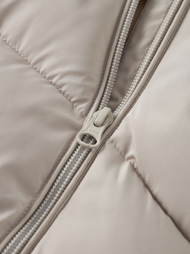 Beige enfärgad vinter overall till baby flicka och pojke. Bebis overall, varm skön barnoverall från Nameit  i återvunnet material.
NBNMEDOW03 SUIT SOLID FO
13230878