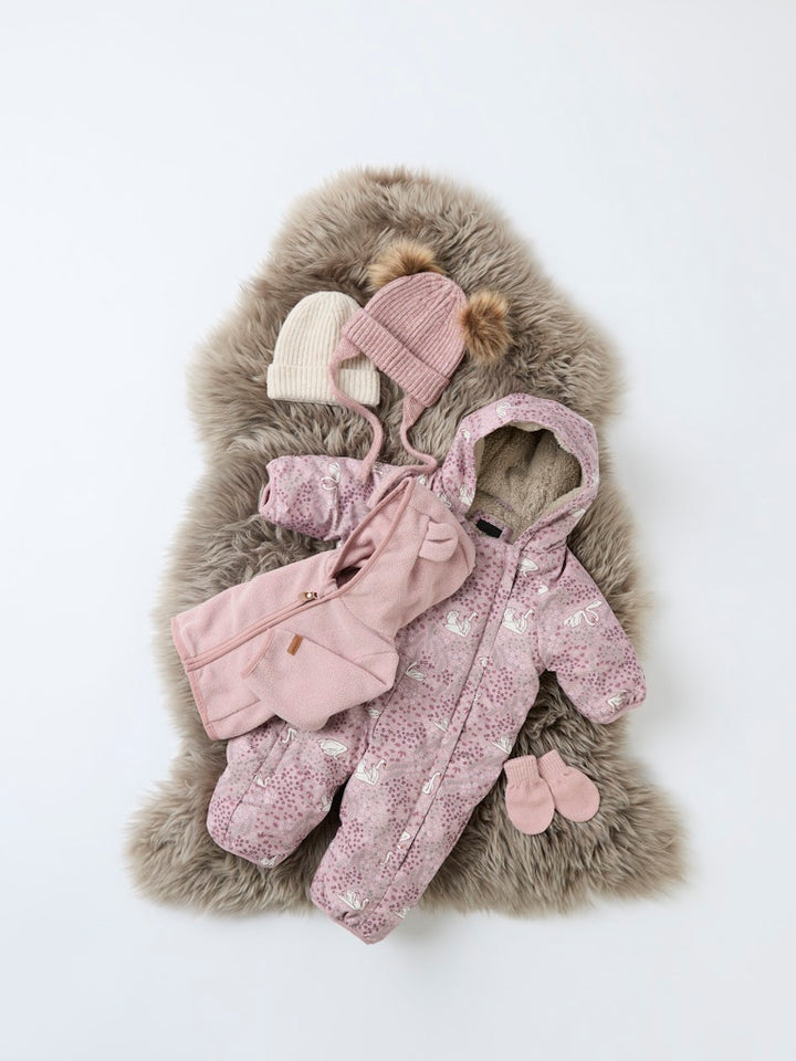 Rosa bebis fleece jacka till baby flicka. Sött fleecejacka med luva och öron.
NBNMEEKO FLEECE JACKET MELANGE
13243867