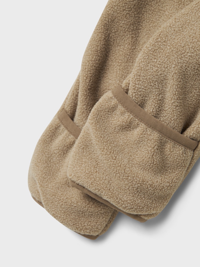 Beige baby overall i fleece. Fleeceoverall till pojke och flicka.
NBNMEEKO FLEECE SUIT1
13243868