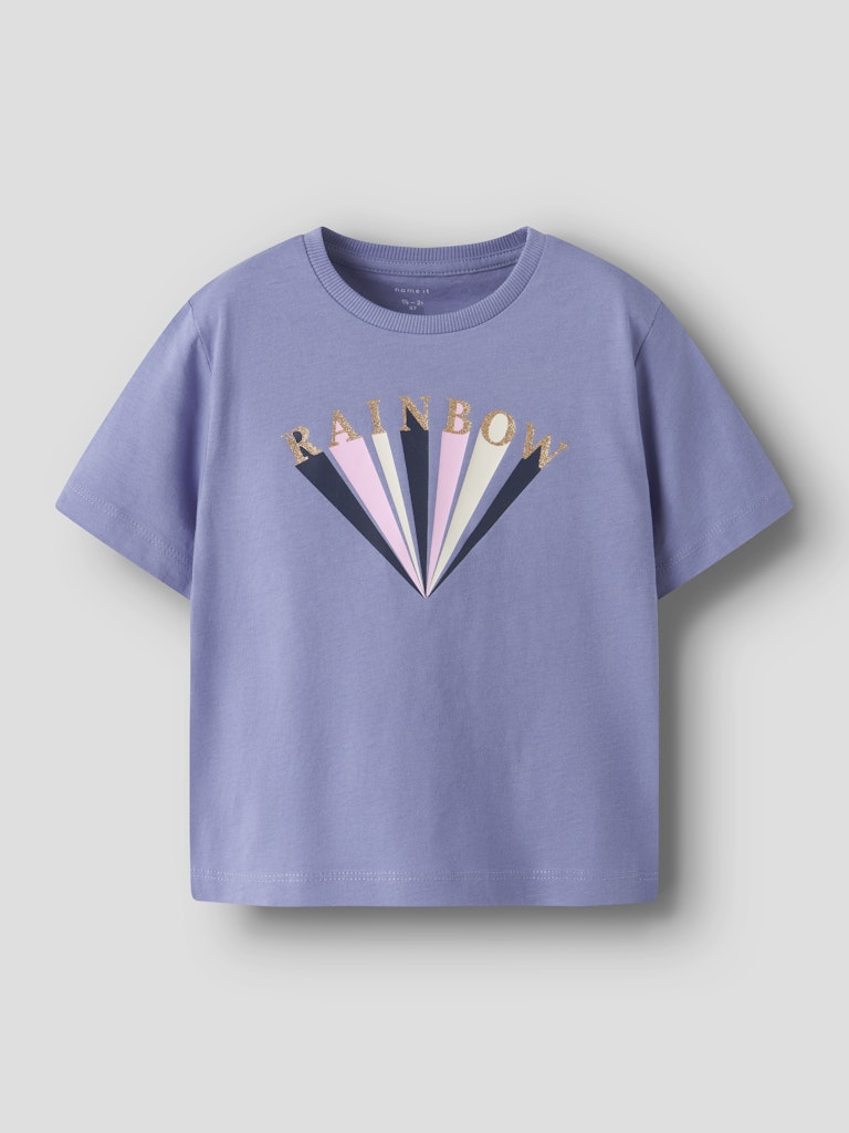 Blå rainbow kortärmad t-shirt till flicka. Tjej tröja i ekologisk bomull från Name it.
NMFKATINKA SS NREG TOP PB
13244912