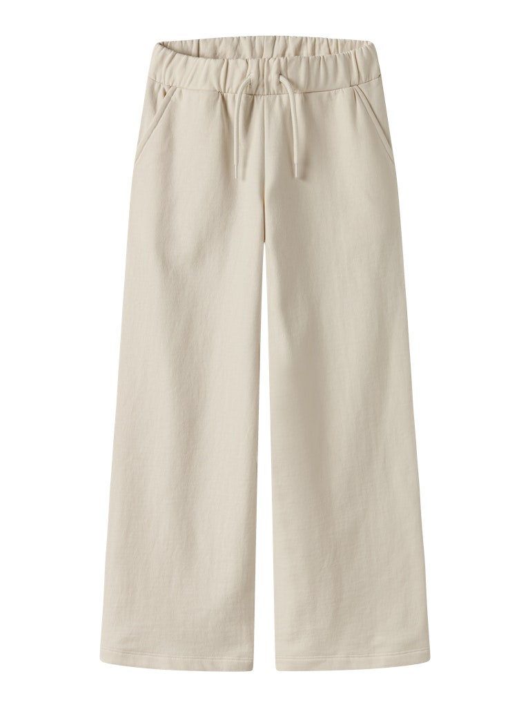 Beige vid mjukis byxa i sweat kvalitet till tjej. Wide Pant från Name it.
NKFNORIANA WIDE SWE PANT BRU PB
13244924