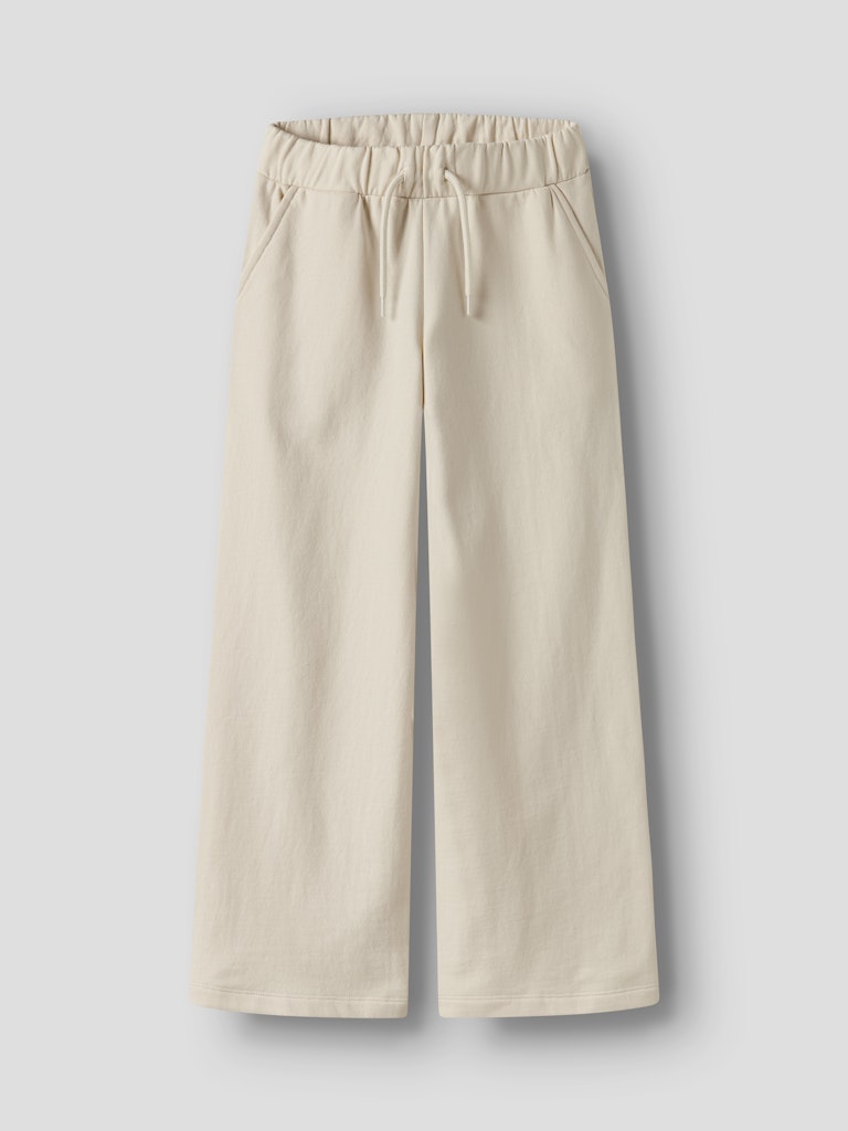 Beige vid mjukis byxa i sweat kvalitet till tjej. Wide Pant från Name it.
NKFNORIANA WIDE SWE PANT BRU PB
13244924