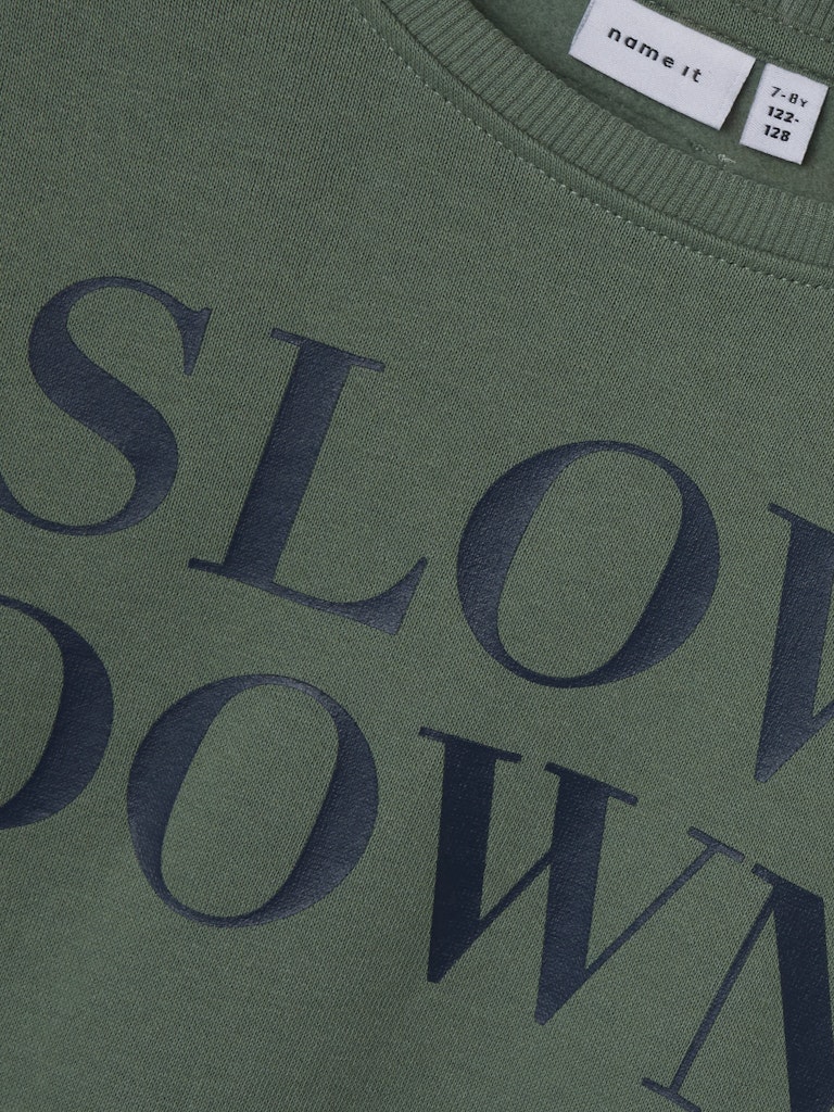 Grön sweat tröja till kille. Stilren sweatshirt till pojke.
NKMNELLO LS NREG SWE BRU PB
13244934