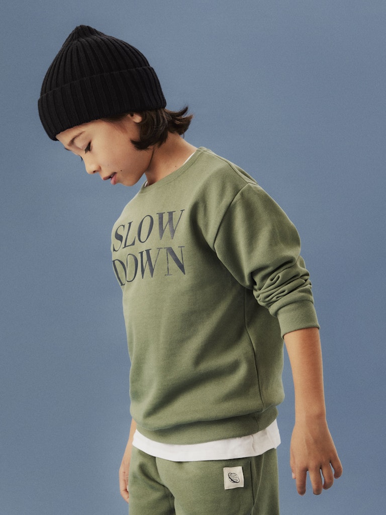 Grön sweat tröja till kille. Stilren sweatshirt till pojke.
NKMNELLO LS NREG SWE BRU PB
13244934