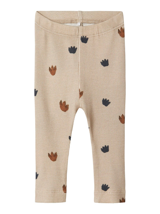 Beige baby byxa till pojke. Mönstrad ekologisk bebis leggings från Name it.
NBMNINOKAB LONG JOHN
13246562