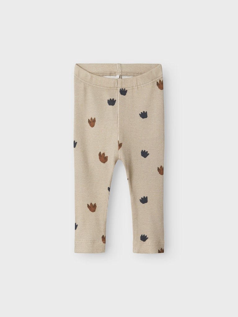 Beige baby byxa till pojke. Mönstrad ekologisk bebis leggings från Name it.
NBMNINOKAB LONG JOHN
13246562